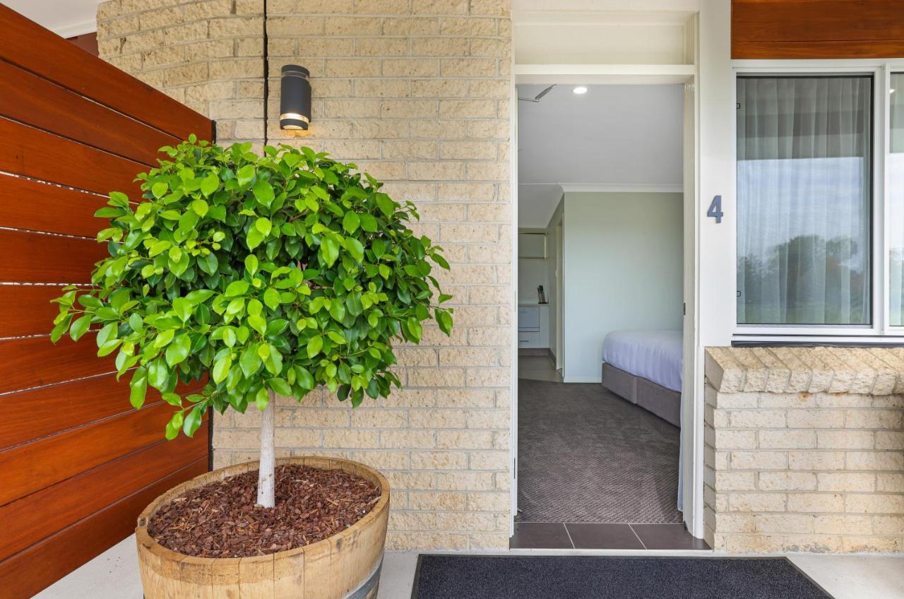 The Duck Inn Apartments 탬워스 외부 사진