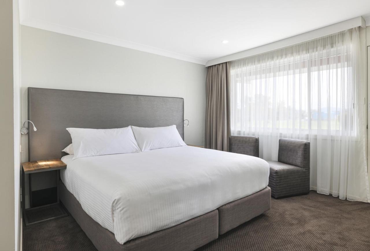 The Duck Inn Apartments 탬워스 외부 사진