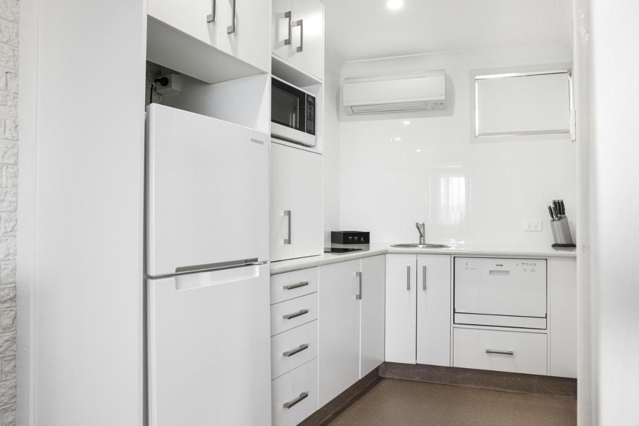The Duck Inn Apartments 탬워스 외부 사진