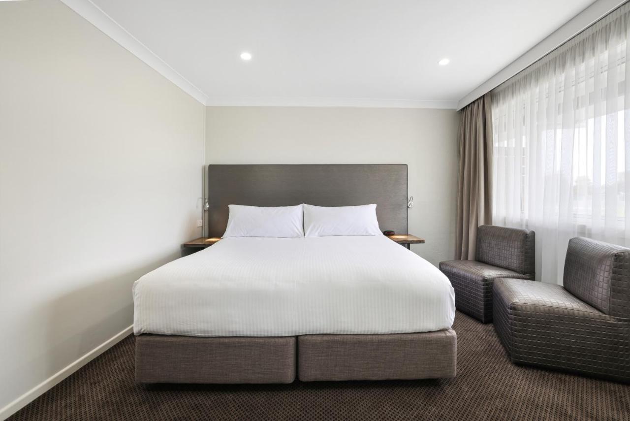 The Duck Inn Apartments 탬워스 외부 사진