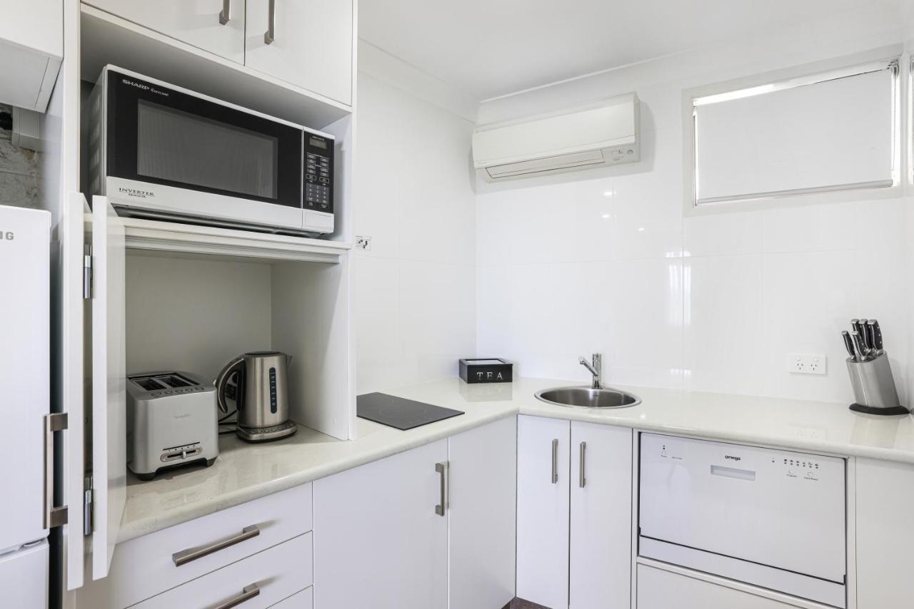 The Duck Inn Apartments 탬워스 외부 사진